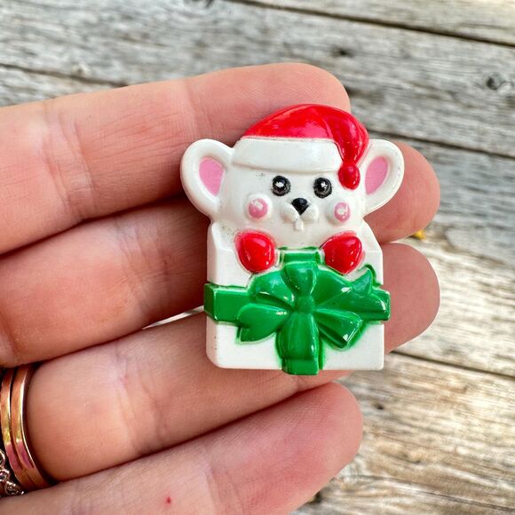 Vintage Jewelry Avon Christmas  Mouse Gift Brooch Pin - Picture 1 of 2